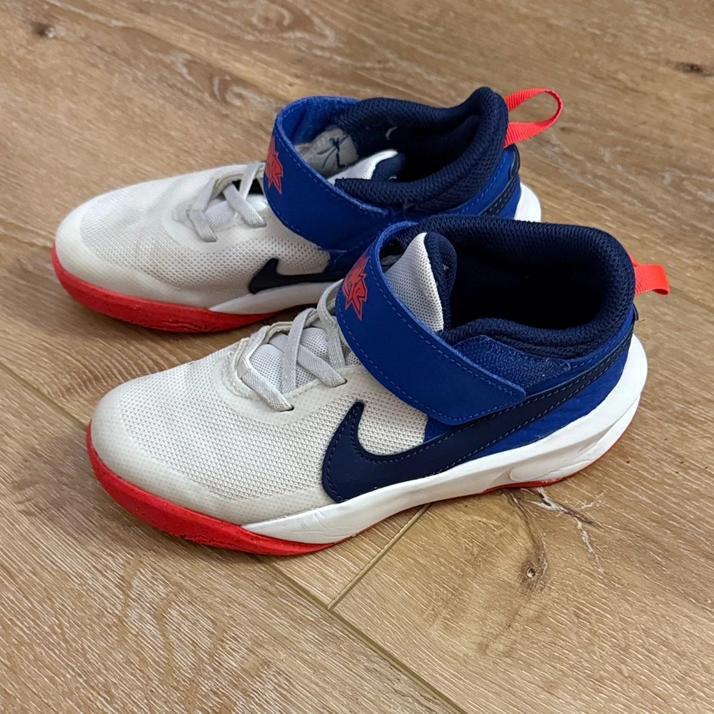 Nike Team Hustle D10 Flyease Kids‎ White and Blue Basketball Sneakers Size 13C